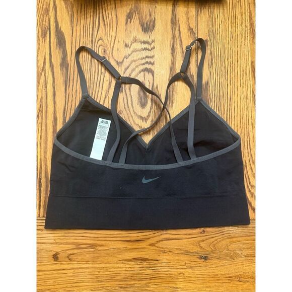 Nike Black Dri-Fit Unlined Unpadded V-Neck Seamless Strappy Sports Bra Small - Picture 2 of 4